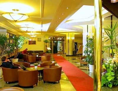 Hotel de Rome выселят на улицу